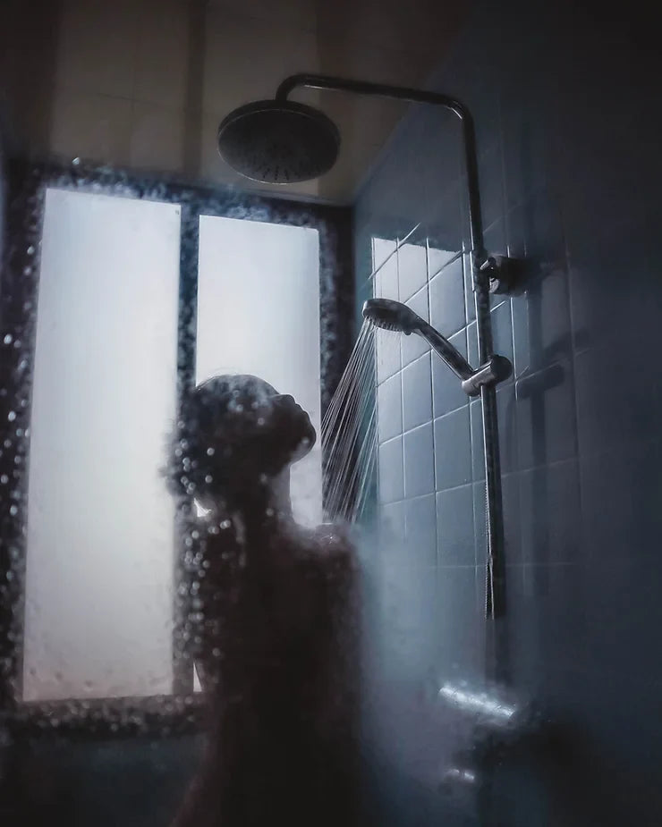 Les bienfaits d'une bonne douche pour la santé, notamment une meilleure circulation sanguine, une peau plus saine et un sommeil réparateur